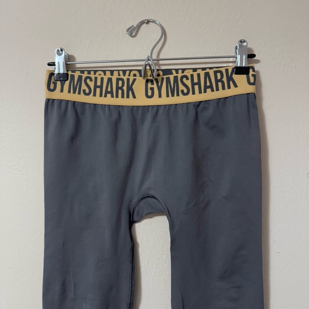 Gymshark seamless crop legging gray with yellow waist Size Medium - Picture 3 of 10